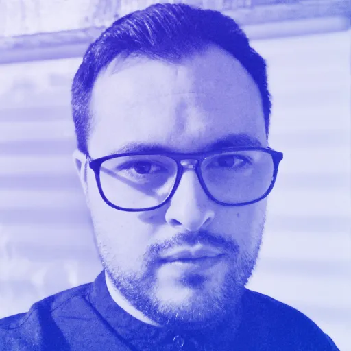 Sylvain's portrait photo